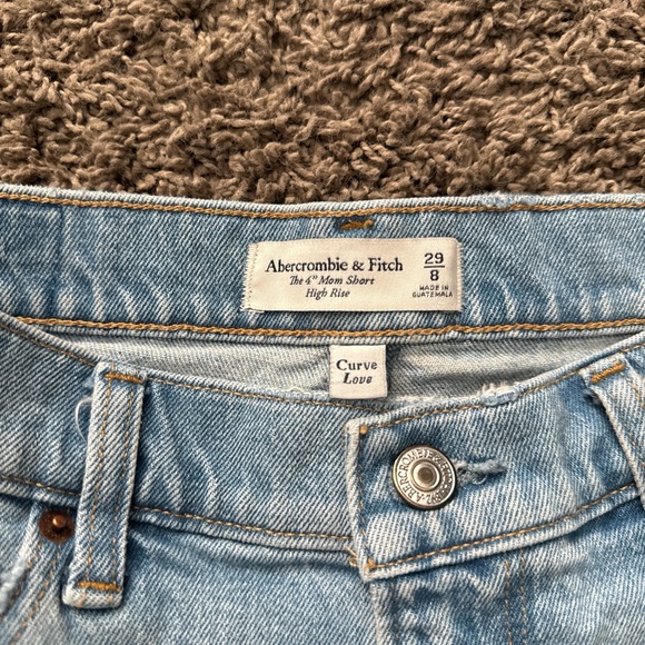 Ambercrombie and Fitch High-waisted light wash denim shorts - Picture 2 of 3